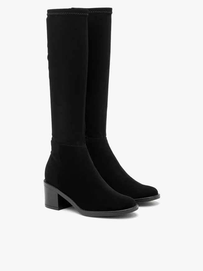 Flexible Stiefel mit schmalem Schaft