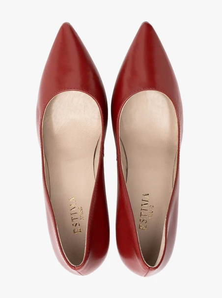 Czerwone czółenka na szpilce