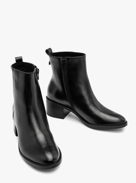 Schwarze Damenstiefel mit gerade geschnittenem Schaft