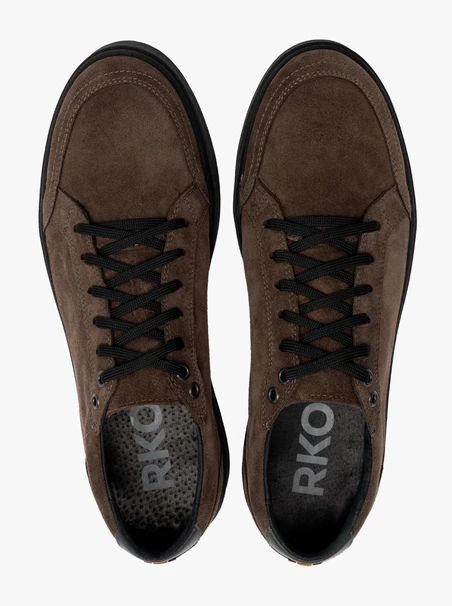 Graubraune Herren-Turnschuhe mit schwarzer Sohle