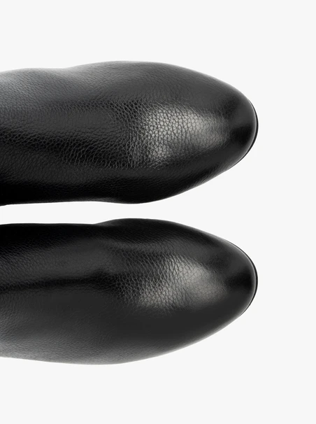 Black knee-high elastic boots with low heel