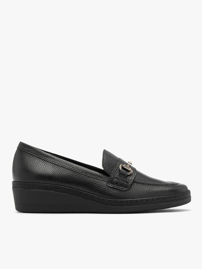 Black women’s loafers with low platform
