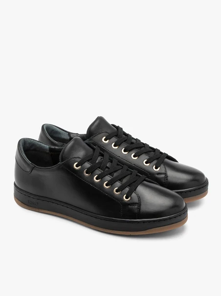 Black women’s sporty shoes