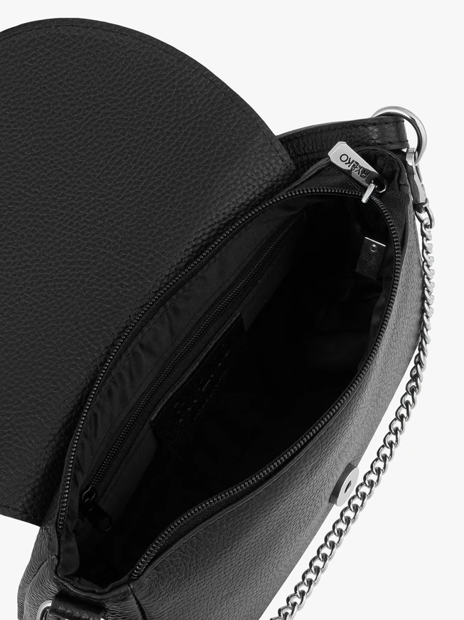 Schwarze Handtasche mit Kette und dekorativer Klappe im Tiermuster