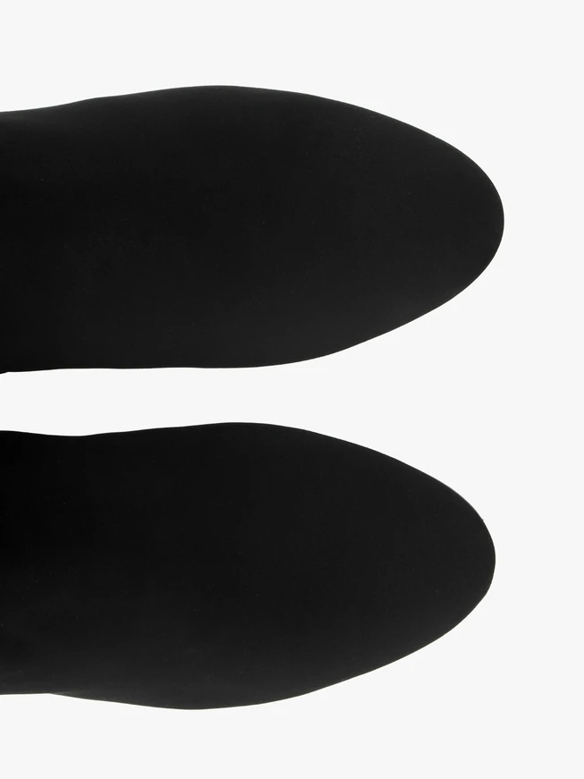 Elastische Stiefel mit schmalem Schaft und niedrigem Absatz