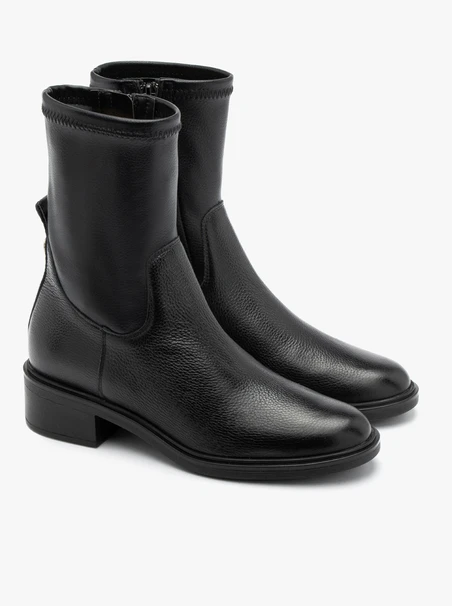 Schwarze Stiefel mit Stretchmaterial