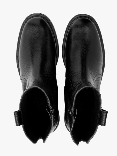 Schwarze Damenstiefel mit flacher Sohle