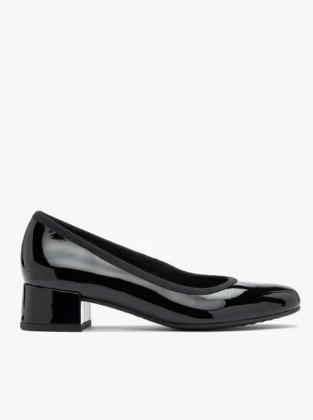 Black patent women’s pumps
