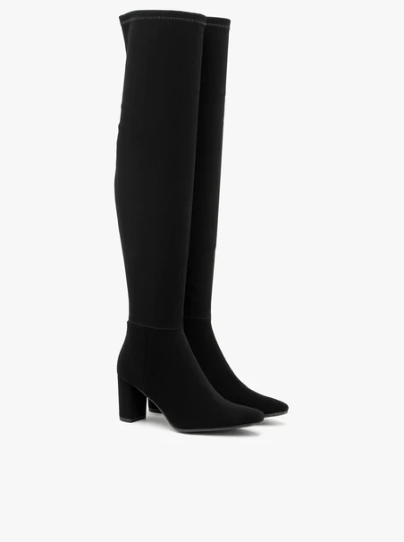 Hohe elastische Stiefel mit Stilettoabsatz