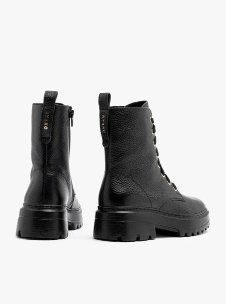 Black women’s boots with chunky sole