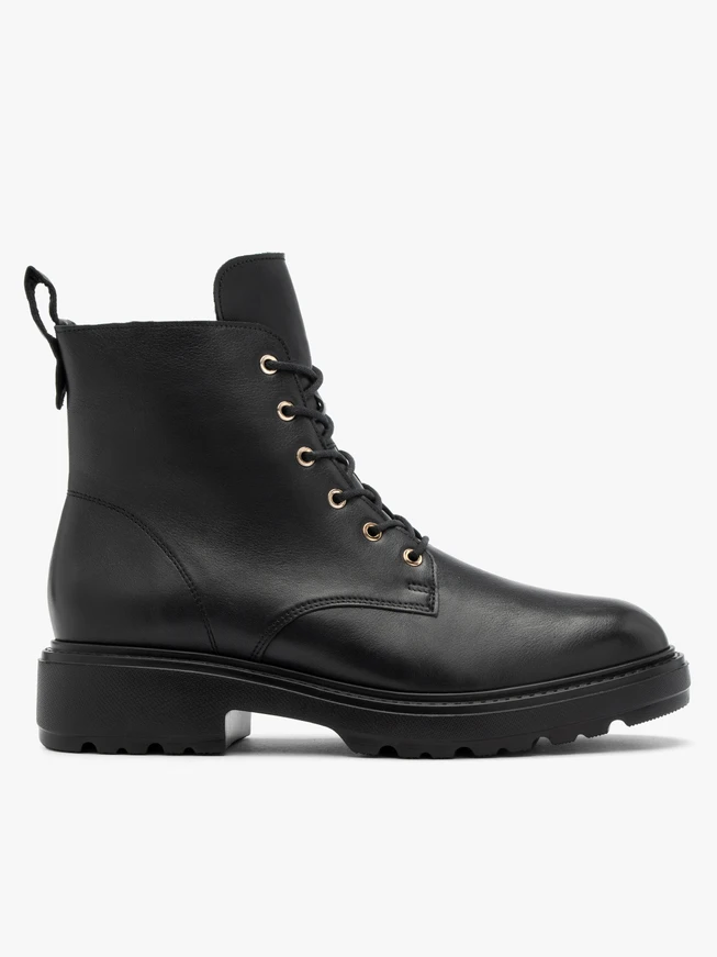 Schwarze Damenstiefel mit leichter Sohle