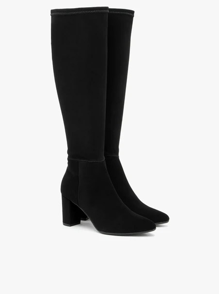 Flexible schwarze Stiefel mit breitem Schaft
