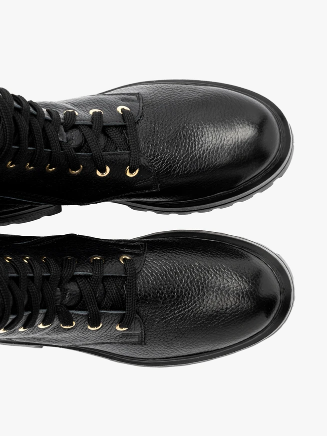 Black women’s boots with chunky sole