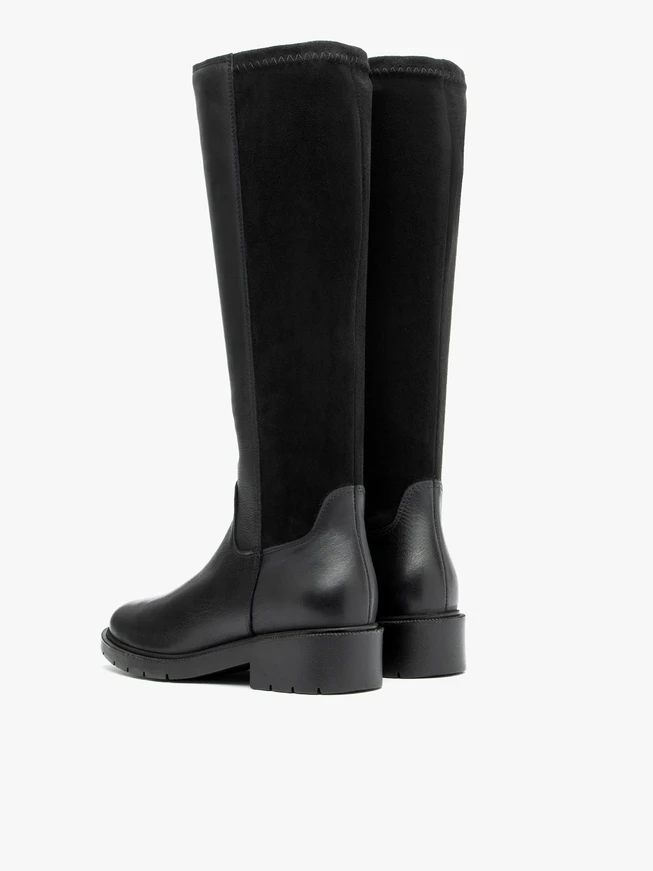Schwarze Stiefel mit elastischem Schaft
