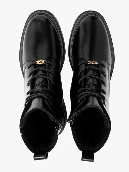 Black women’s boots with chunky sole