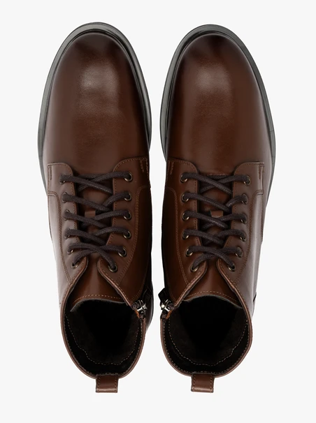 Klassische braune Herrenstiefel