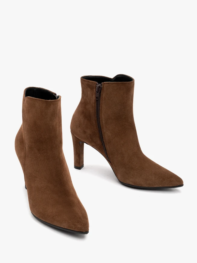 Braune Damenstiefel mit klobigem Stilettoabsatz