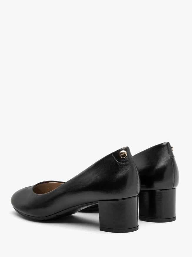 Schwarze niedrige Stiletto-Pumps