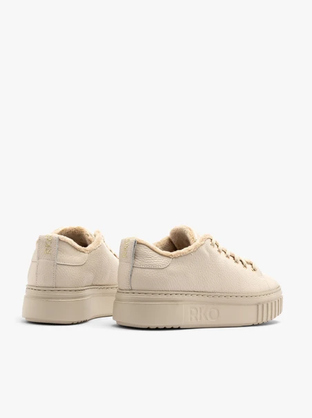 Insulated sporty shoes in beige
