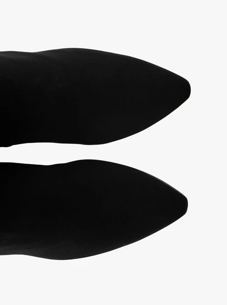 Elastische Stiefel mit spitzer Zehe