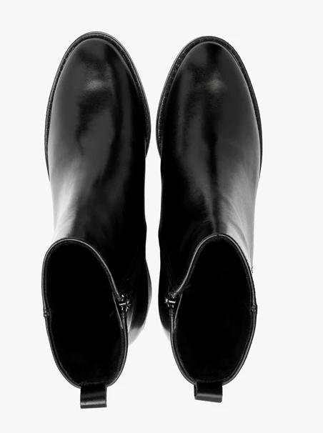 Schwarze Damenstiefel mit gerade geschnittenem Schaft