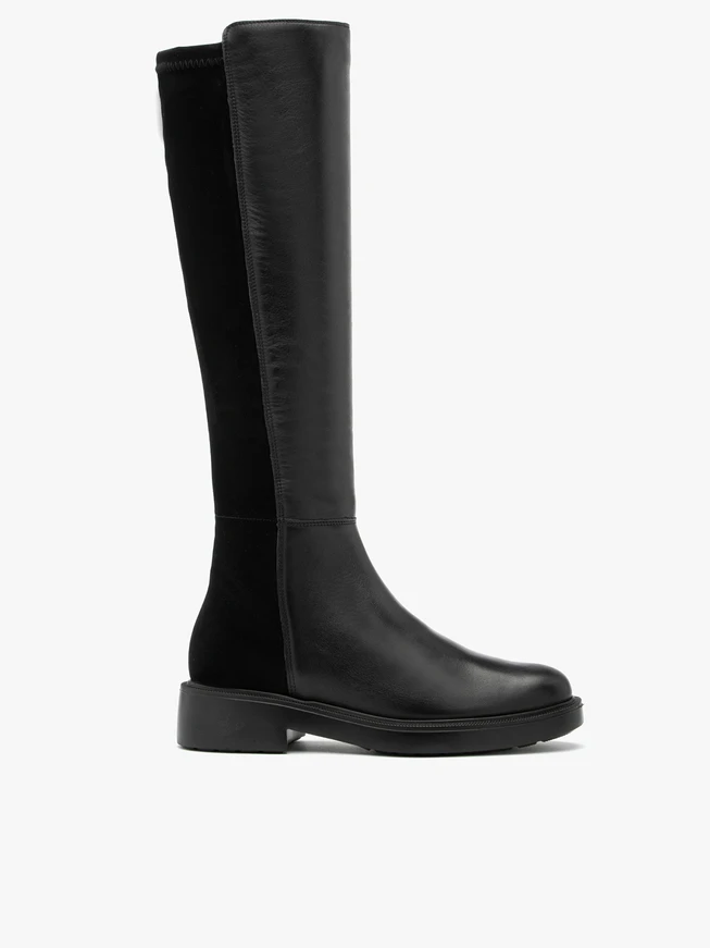 Damenstiefel aus kombinierten Materialien