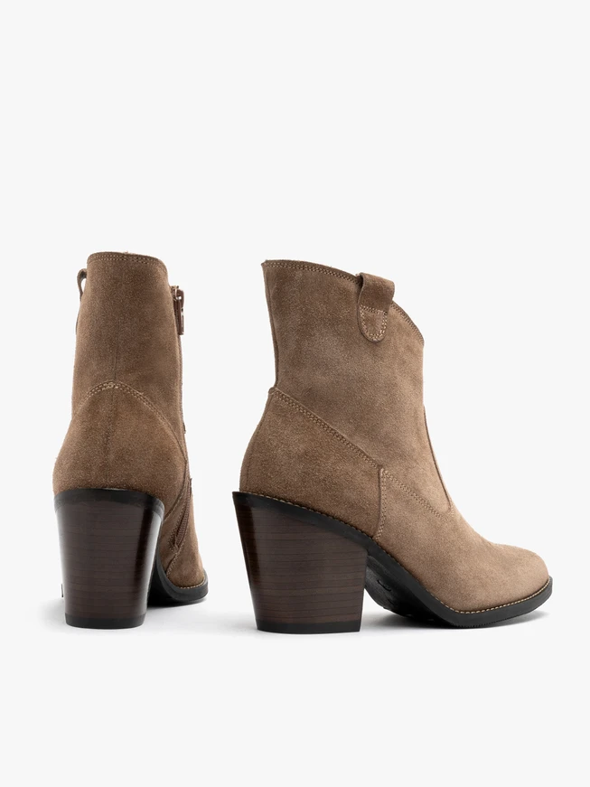 Cowboy-Stiefel aus Velours mit dekorativem Schaft