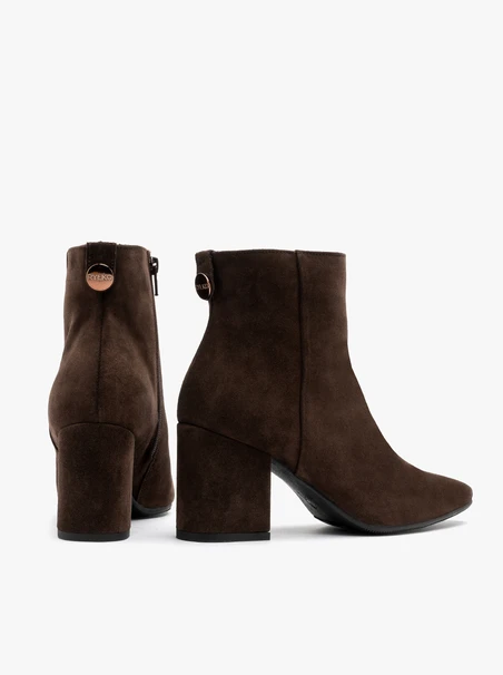 Braune Velourslederstiefel