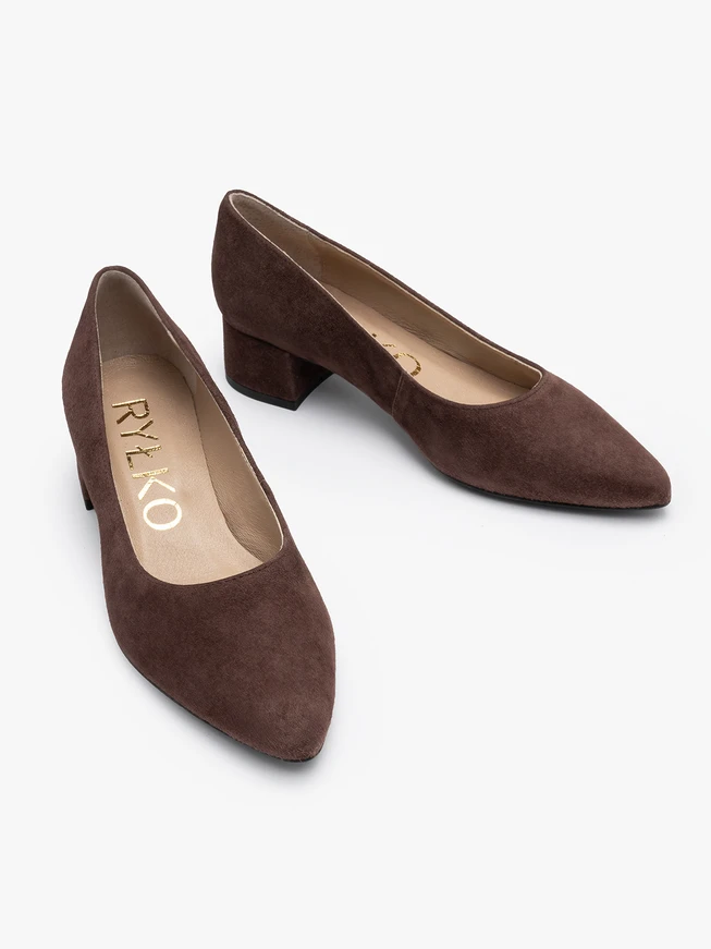 Braune Pumps aus Velours mit niedrigem Absatz