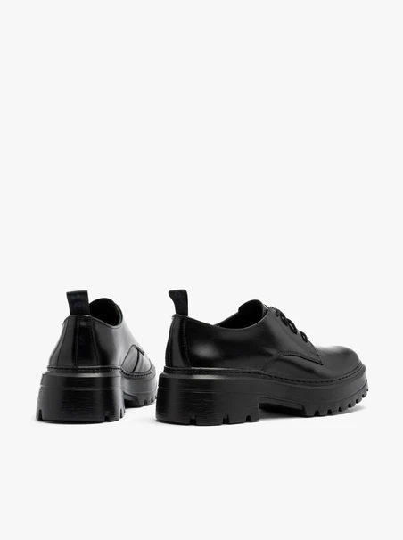 Schwarze Halbschuhe auf leichter Sohle