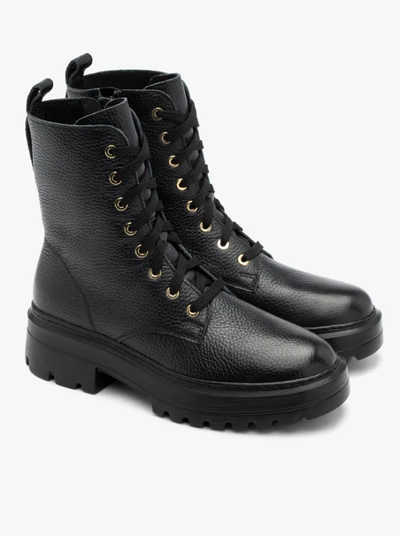 Black women’s boots with chunky sole