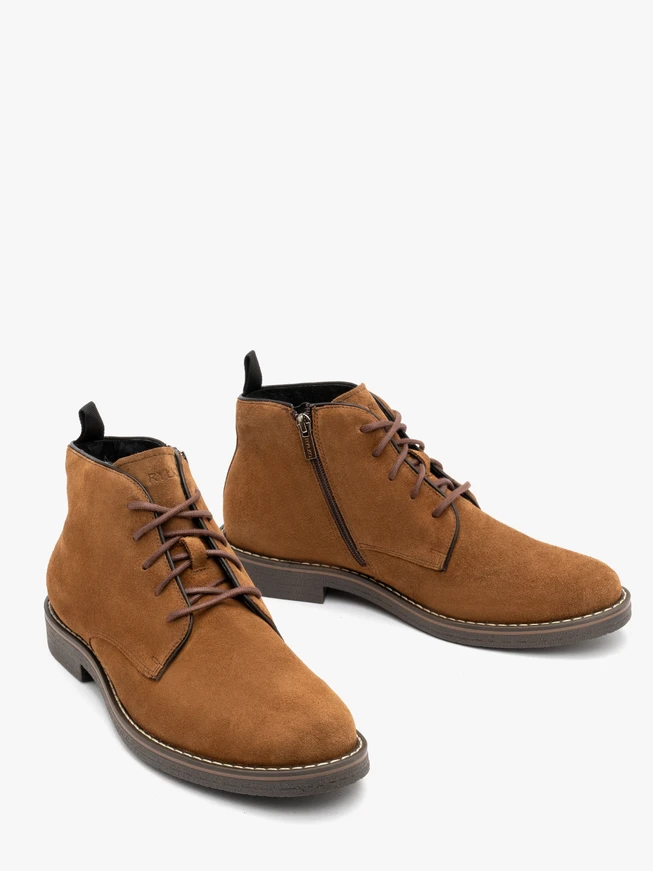 Braune mit Wolle isolierte Herrenstiefel