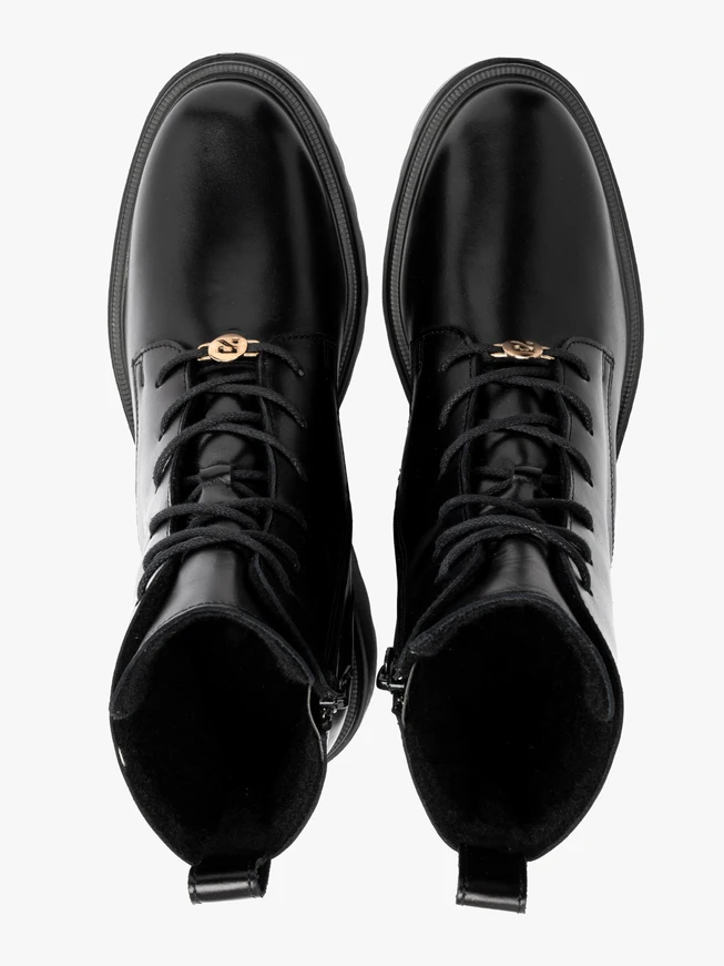 Black women’s boots with chunky sole