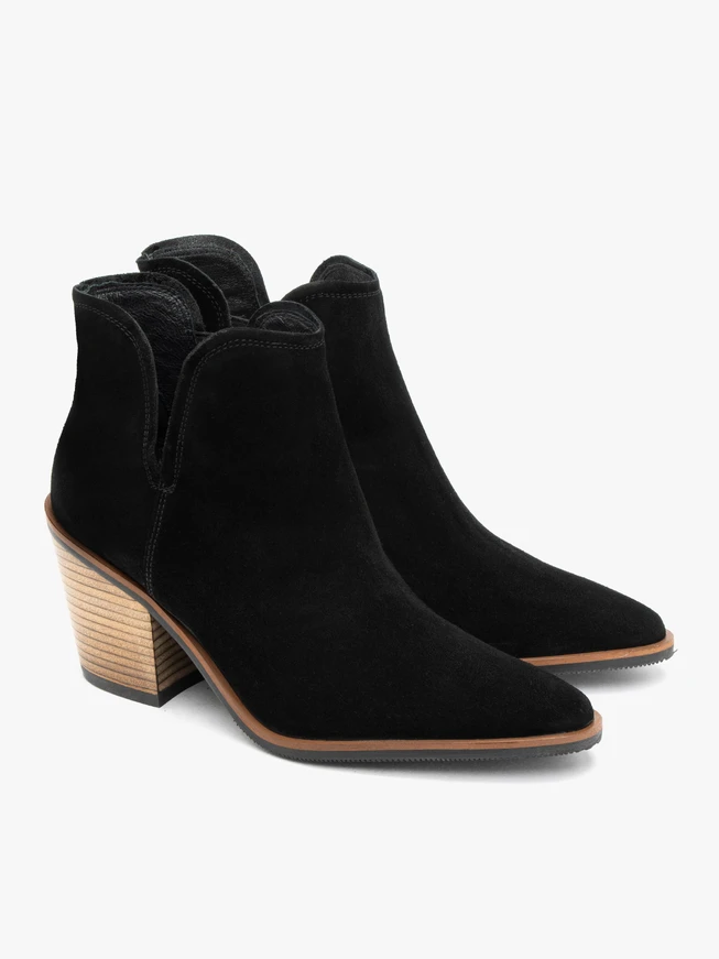 Schwarze knöchelhohe Stiefel