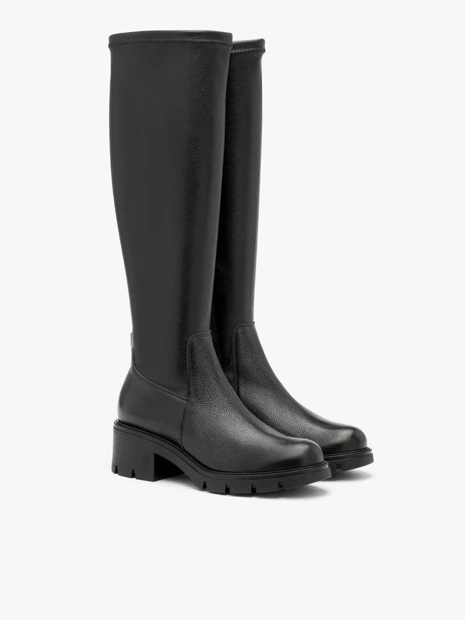Schwarze Gummistiefel mit breitem Schaft