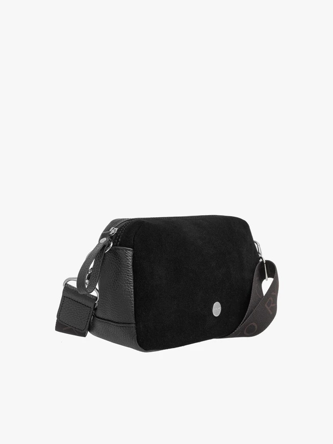 Schwarze Damentasche an einem breiten Riemen mit Logo