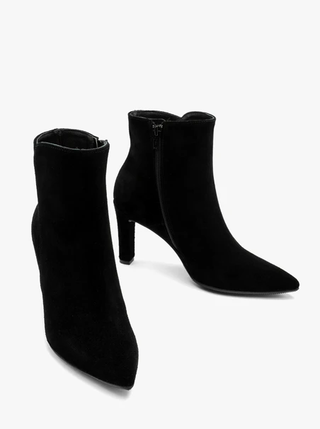 Schwarze Damenstiefel mit klobigem Stilettoabsatz