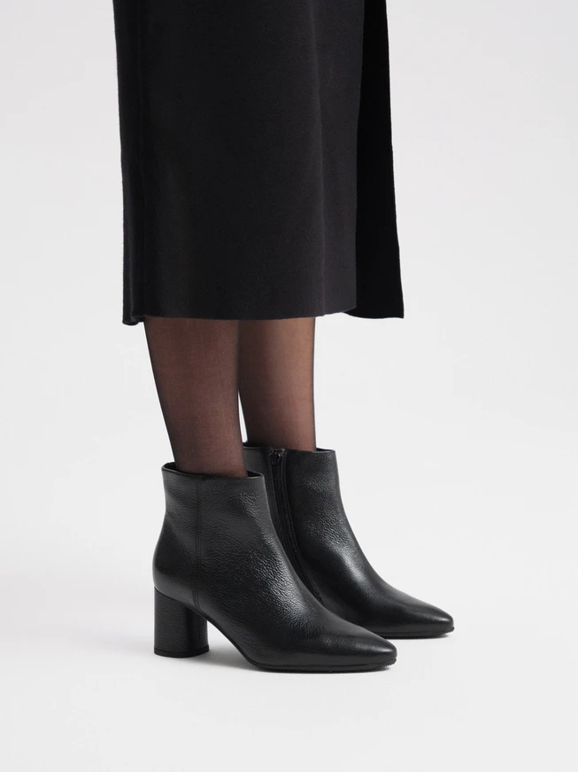 Damenstiefel mit ovalem Schaft