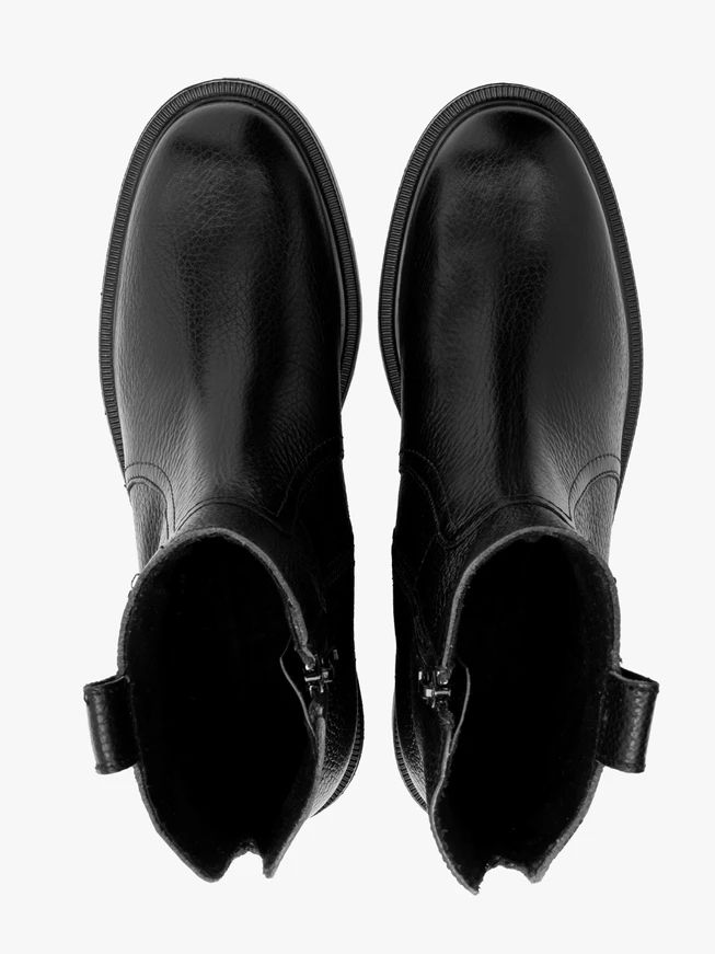 Schwarze Damenstiefel mit flacher Sohle