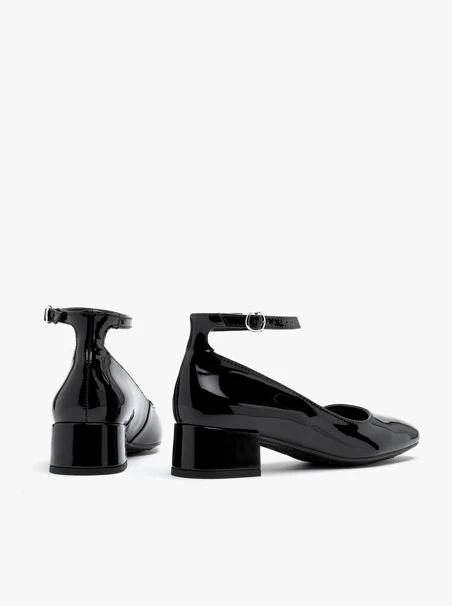Patent pumps with ankle strap