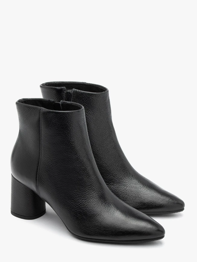 Damenstiefel mit ovalem Schaft
