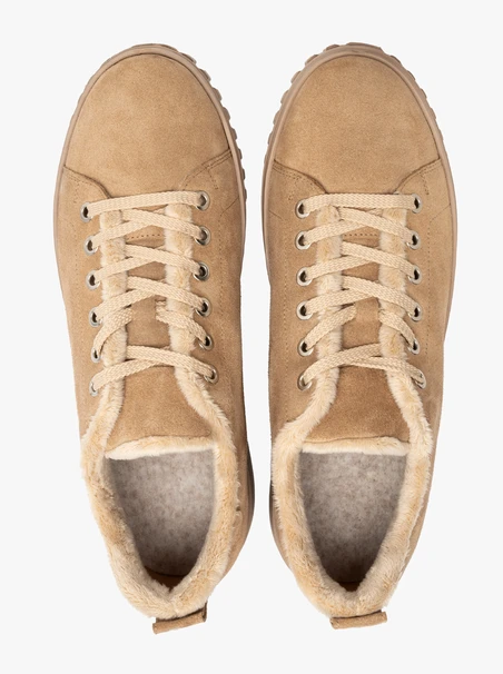 Beige suede lined sporty shoes