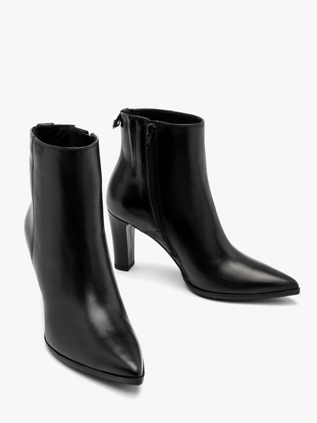 Schwarze Stiefel aus Vollnarbenleder mit klobigem Stilettoabsatz