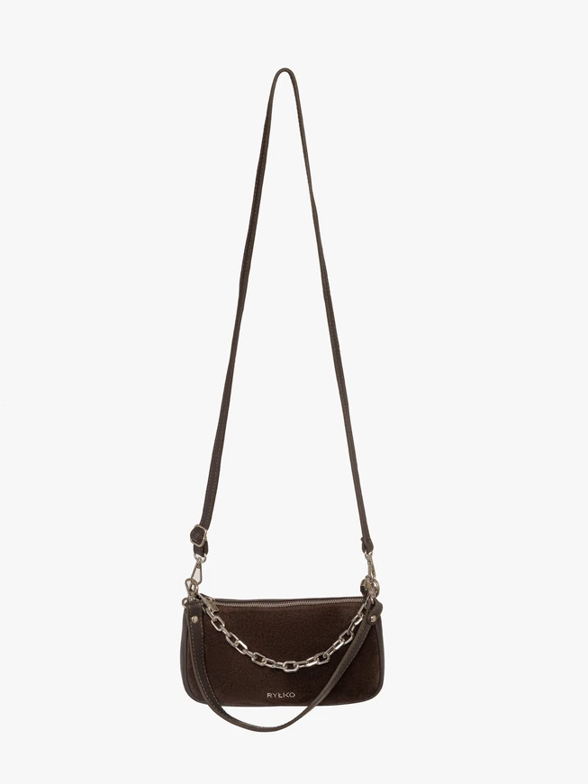 Braune Handtasche mit dekorativer Kette