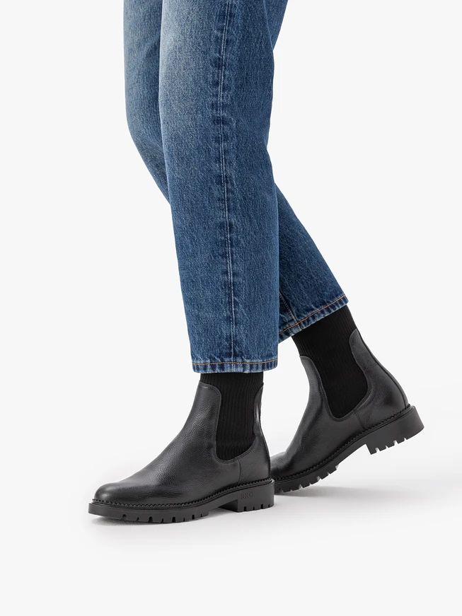 Schwarze Hausschuhe aus elastischem Stoff für Frauen
