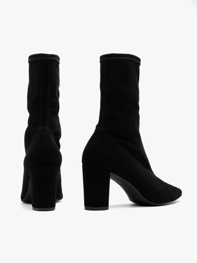 Stiefel mit Stiletto-Absatz und elastischer Sohle und spitzer Zehenpartie