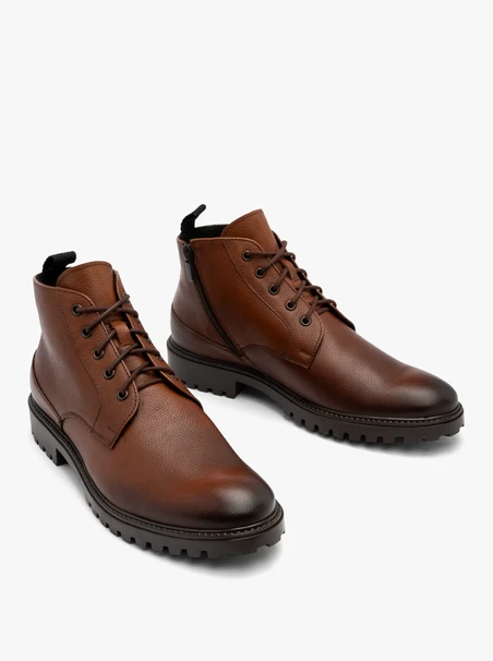 Braune Herren-Turnschuhe mit Traktor-Boden