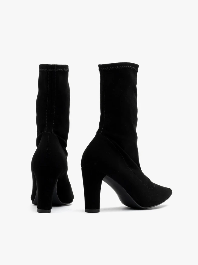 Black elastic ankle boots with high stiletto