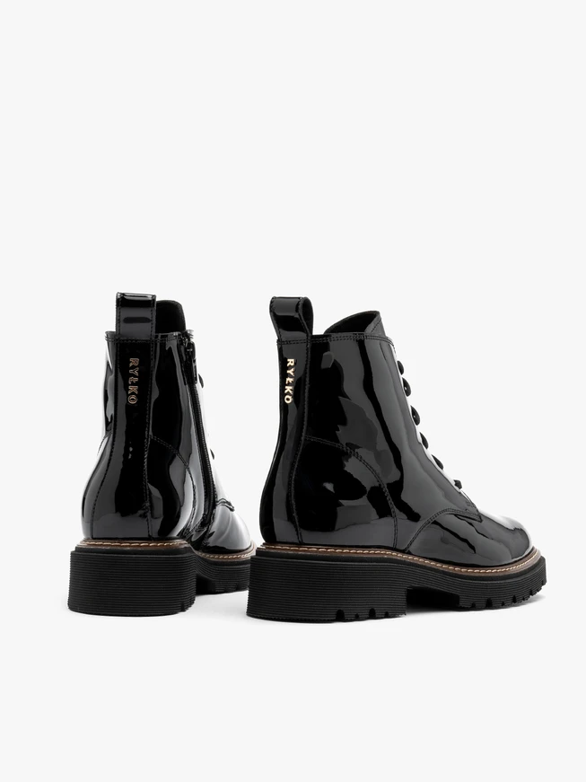 Lackierte Damenturnschuhe auf Traktorsockel