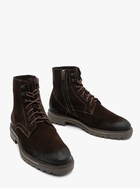 Braune Velourstiefel mit Kontrastnähten
